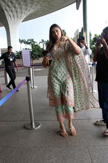 Saiee Manjrekar feet photo 16