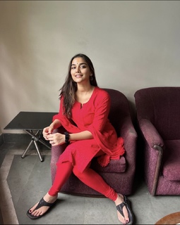 Saiee Manjrekar feet photo 6