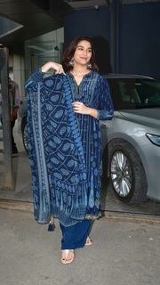 Saiee Manjrekar feet photo 14