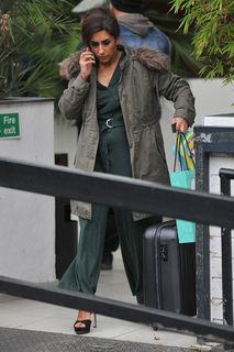 Saira Khan feet photo 4