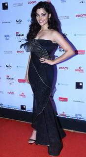 Saiyami Kher feet photo 7