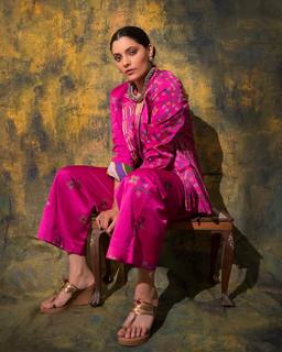 Saiyami Kher feet photo 6