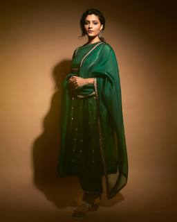 Saiyami Kher feet photo 5