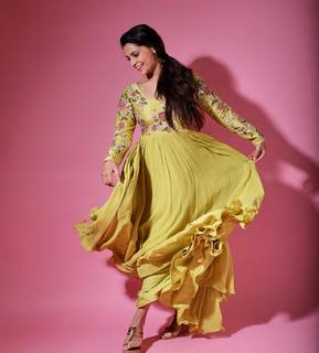 Saiyami Kher feet photo 4