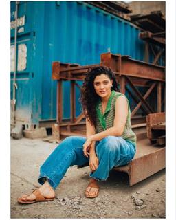 Saiyami Kher feet photo 1