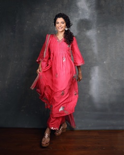Saiyami Kher feet photo 20