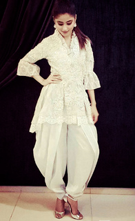 Sajal Ali feet photo thumbnail