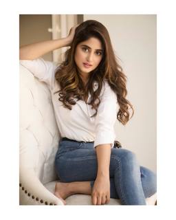 Sajal Ali feet photo thumbnail