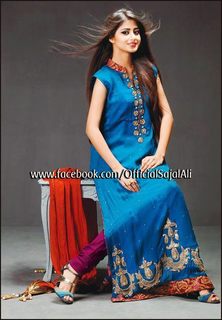 Sajal Ali feet photo thumbnail