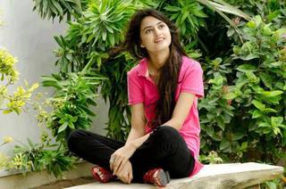 Sajal Ali feet photo thumbnail