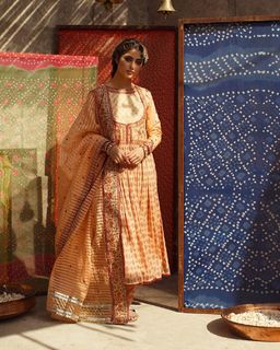 Sajal Ali feet photo thumbnail