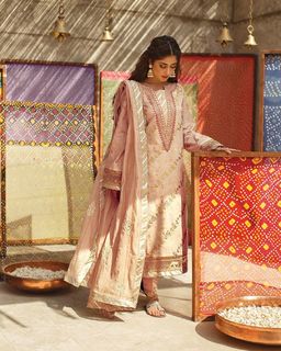 Sajal Ali feet photo thumbnail