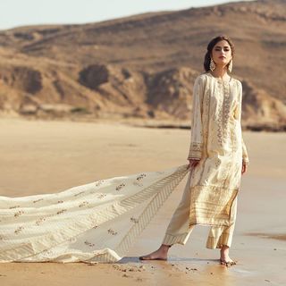 Sajal Ali feet photo thumbnail