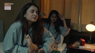 Sajal Ali feet photo thumbnail