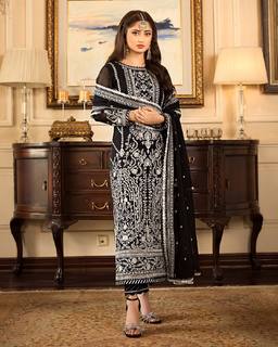 Sajal Ali feet photo thumbnail