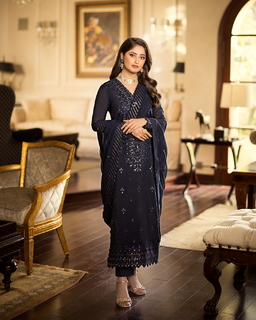 Sajal Ali feet photo thumbnail