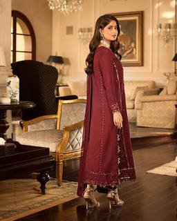 Sajal Ali feet photo thumbnail