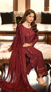 Sajal Ali feet photo thumbnail