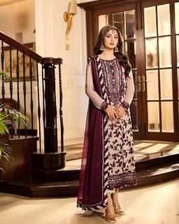 Sajal Ali feet photo thumbnail