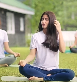 Sajal Ali feet photo thumbnail