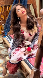 Sajal Ali feet photo thumbnail