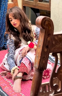 Sajal Ali feet photo thumbnail