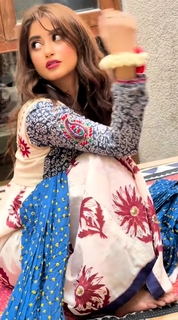 Sajal Ali feet photo thumbnail