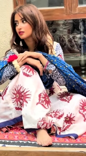 Sajal Ali feet photo thumbnail