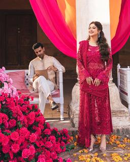 Sajal Ali feet photo thumbnail