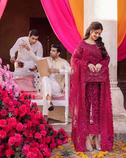 Sajal Ali feet photo thumbnail