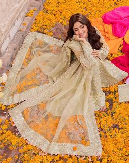 Sajal Ali feet photo thumbnail