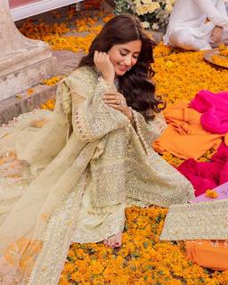 Sajal Ali feet photo thumbnail