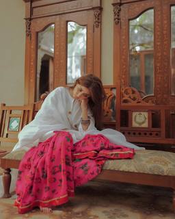 Sajal Ali feet photo thumbnail