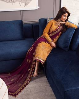 Sajal Ali feet photo thumbnail