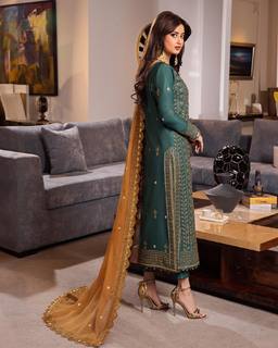 Sajal Ali feet photo thumbnail