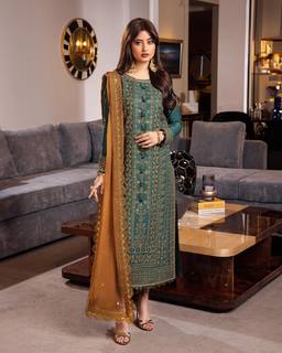 Sajal Ali feet photo thumbnail