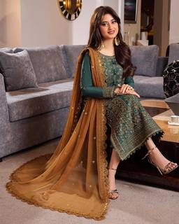 Sajal Ali feet photo thumbnail