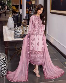 Sajal Ali feet photo thumbnail