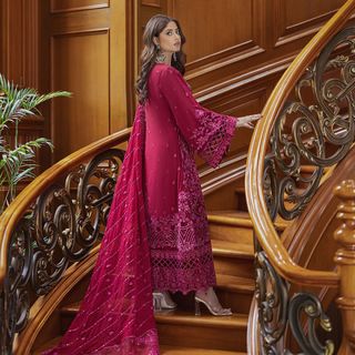 Sajal Ali feet photo thumbnail