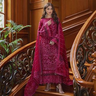 Sajal Ali feet photo thumbnail