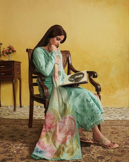 Sajal Ali feet photo thumbnail