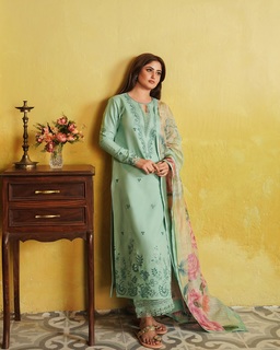 Sajal Ali feet photo thumbnail