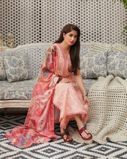 Sajal Ali feet photo thumbnail