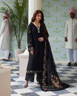 Sajal Ali feet photo thumbnail