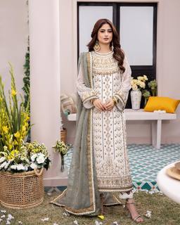 Sajal Ali feet photo thumbnail