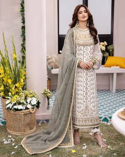 Sajal Ali feet photo thumbnail