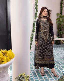 Sajal Ali feet photo thumbnail