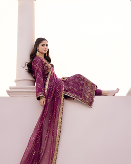 Sajal Ali feet photo thumbnail