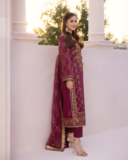 Sajal Ali feet photo thumbnail