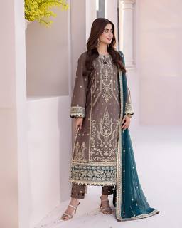 Sajal Ali feet photo thumbnail